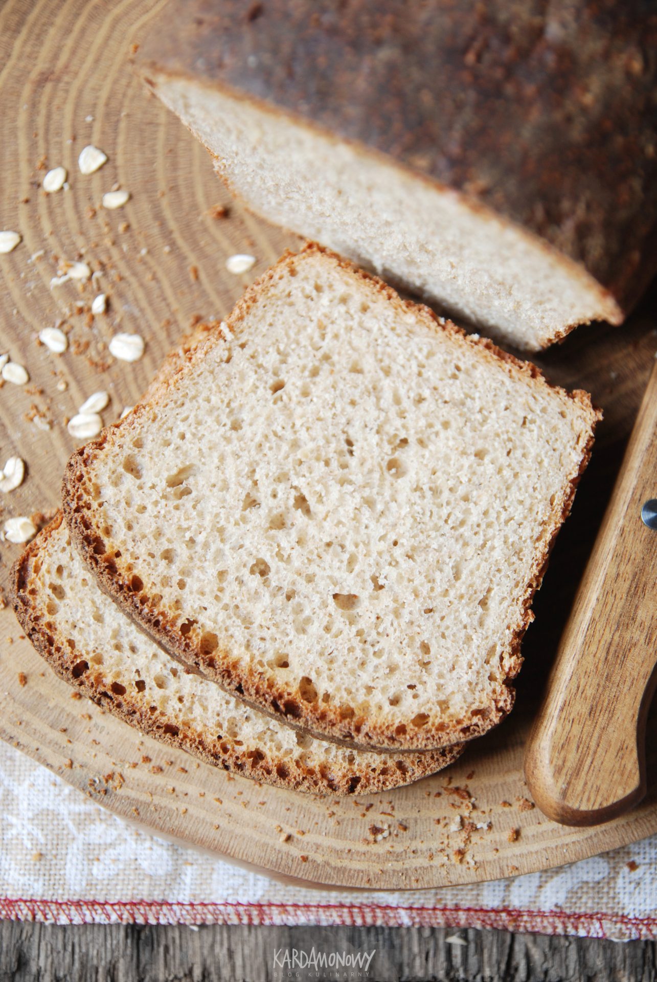 Chleb pszenny na drożdżach z płatkami owsianymi